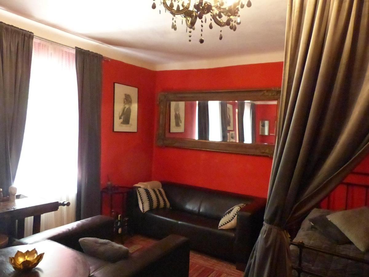 Decadent Art Club Apartment Cesky Krumlov Bagian luar foto